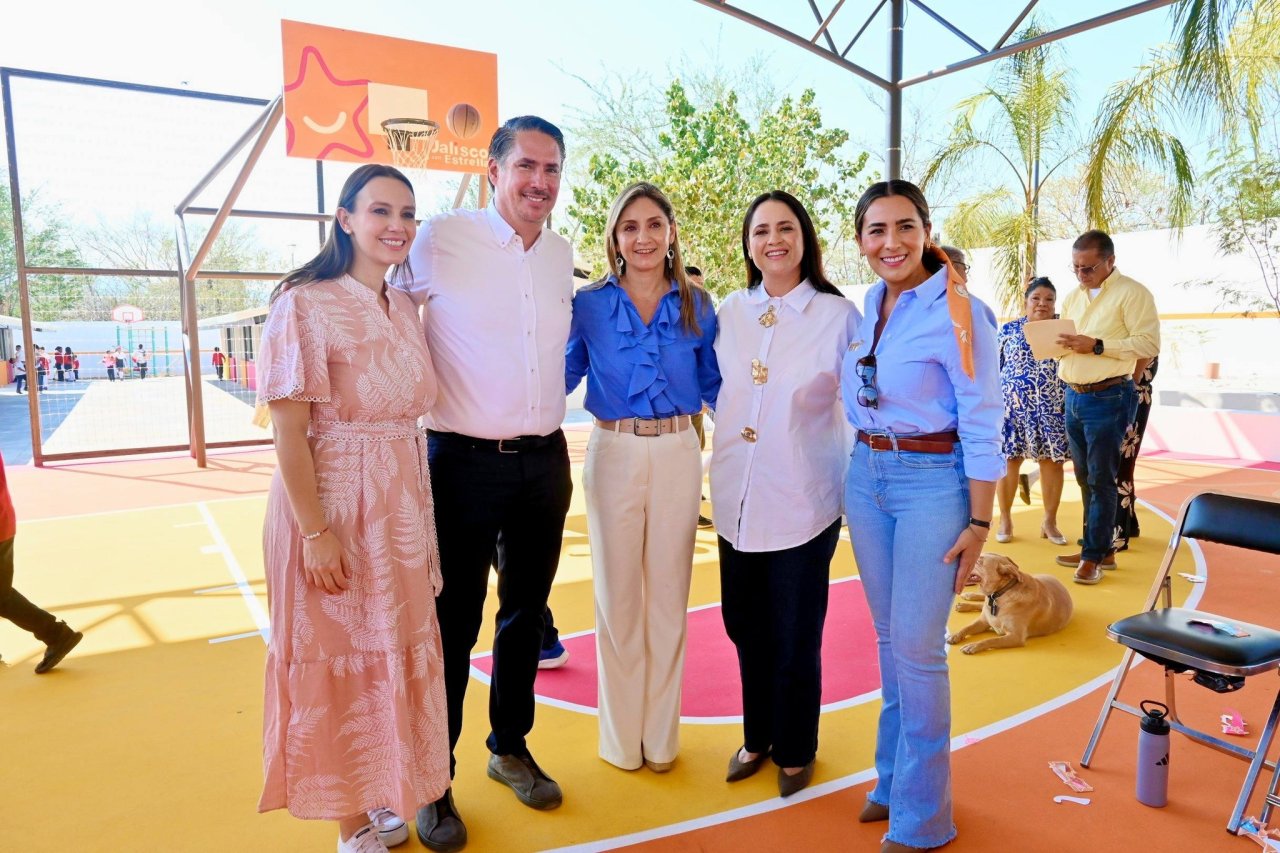 Inauguran edificio escolar “Al Estilo Jalisco”, pero los alumnos y maestros siguen en espacios improvisados